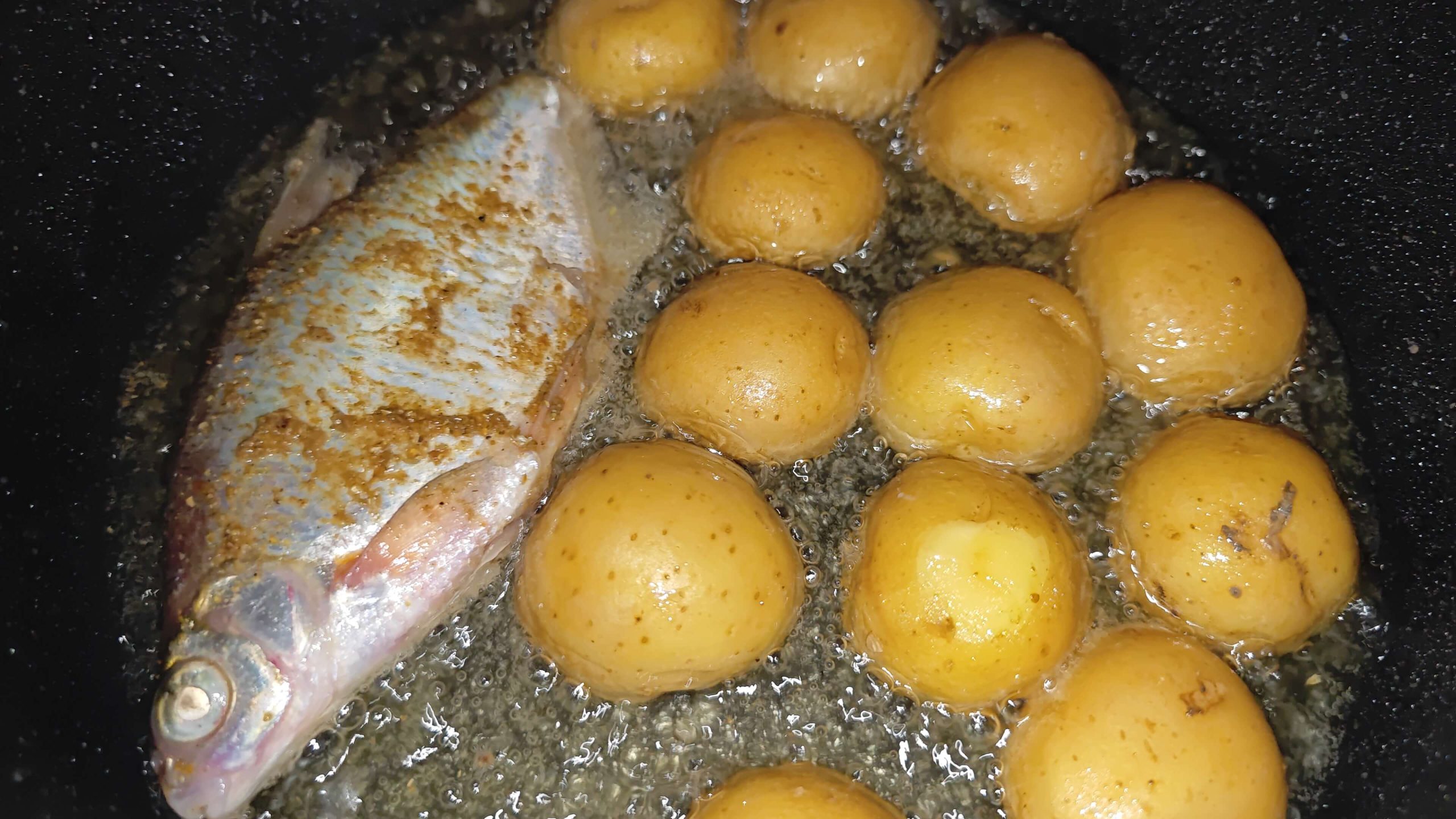 way to cook fish and potatoes together