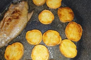 way to cook fish and potatoes together