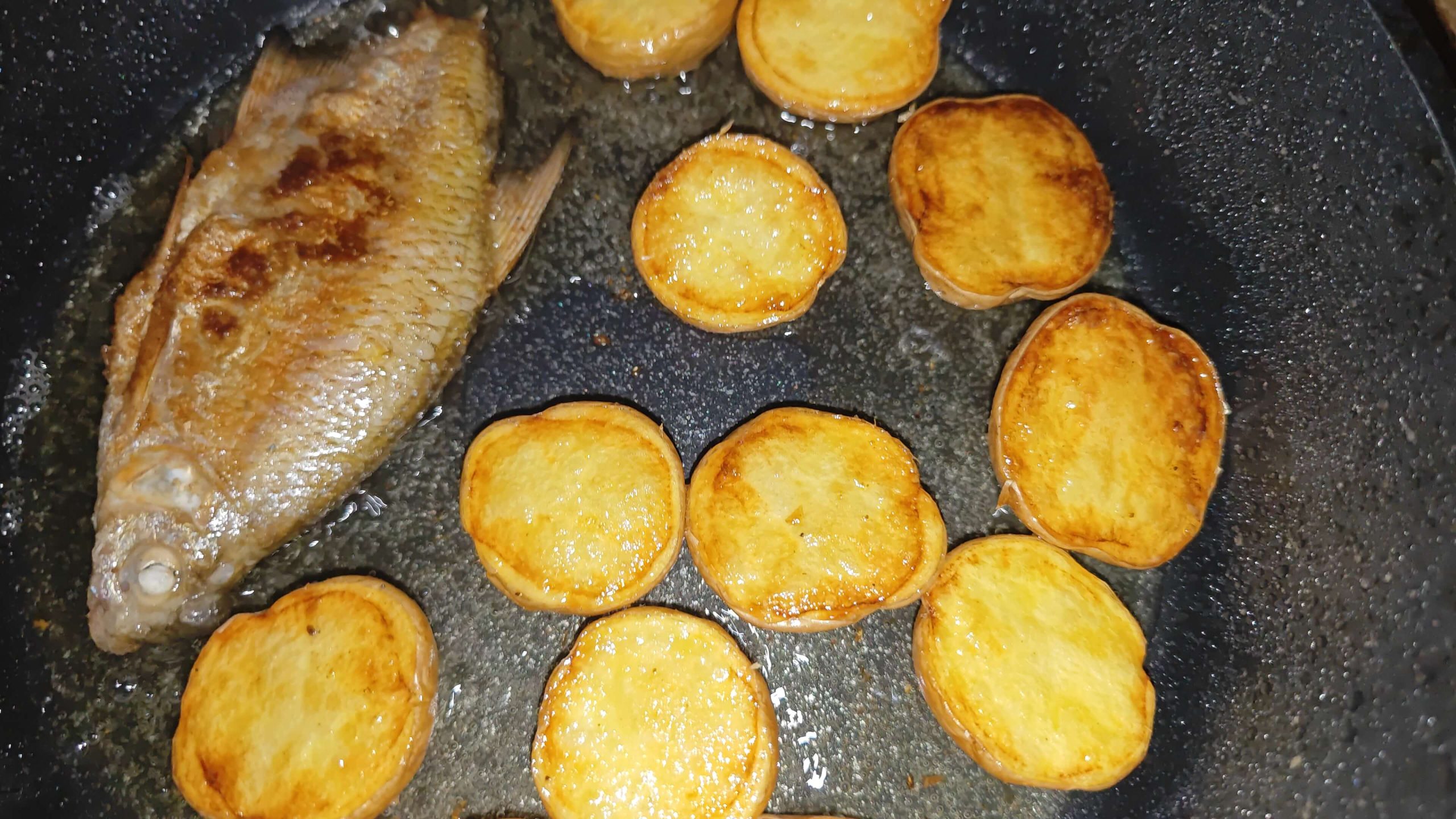 way to cook fish and potatoes together